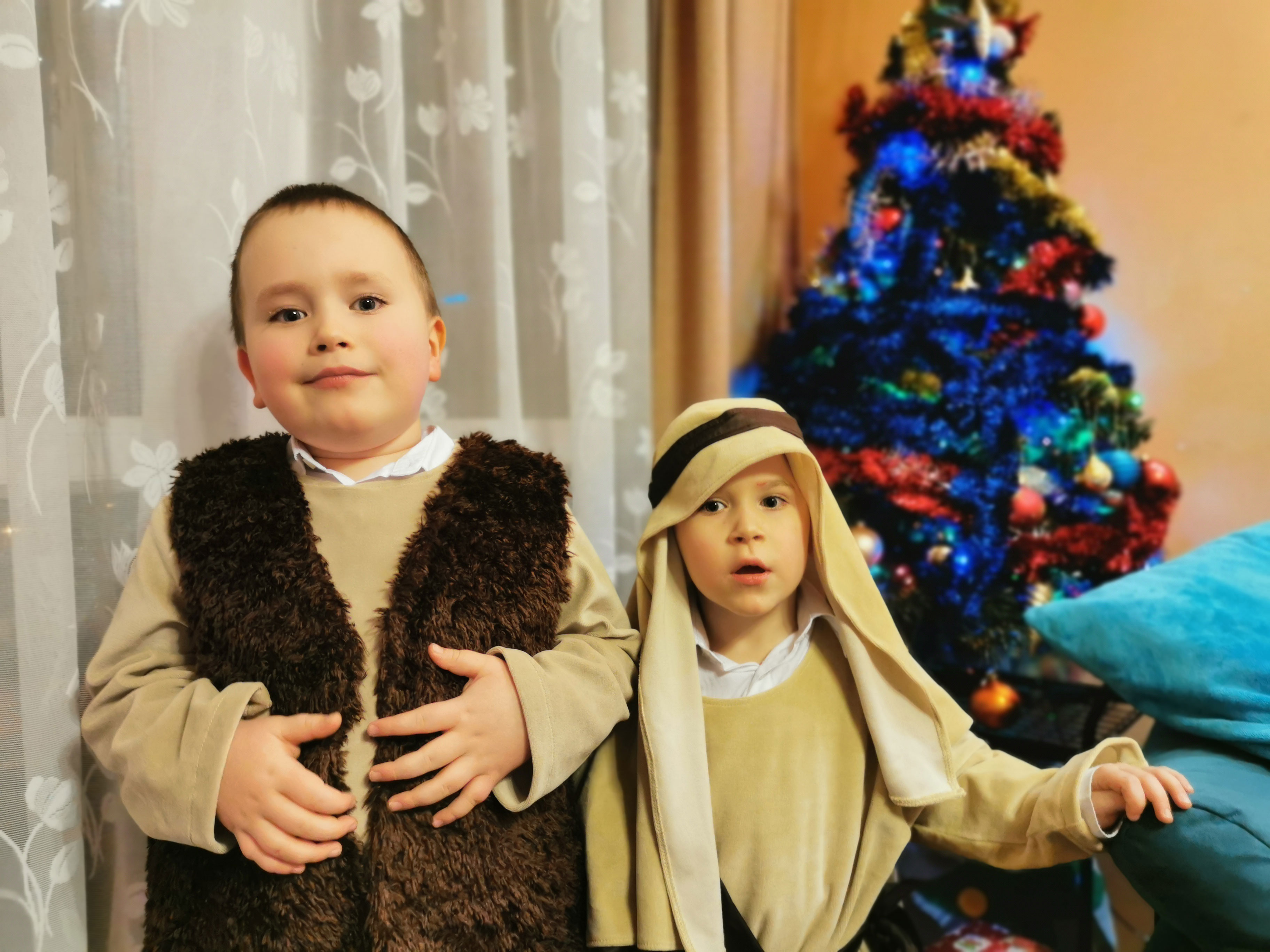 Na fotografii Święty Józef i Pastuszek, czyli stroje reklamowe Elabika